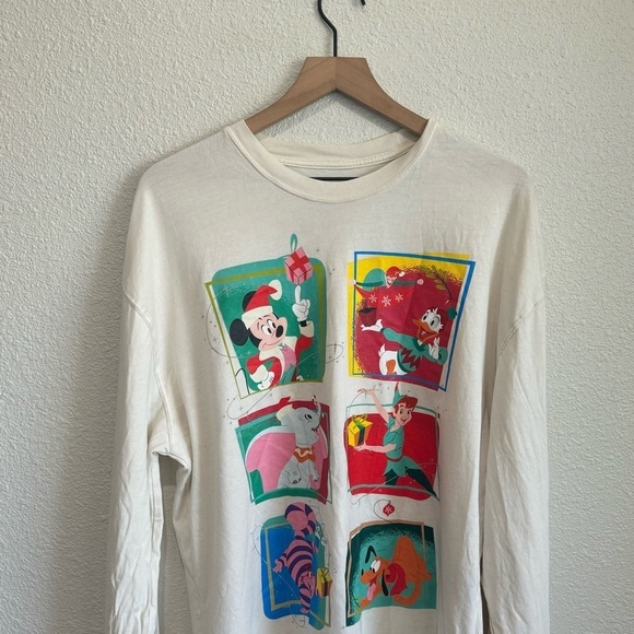 Disney Women's Medium Christmas 2023 Mickey & Characters Walt Disney World Shirt - Picture 2 of 11